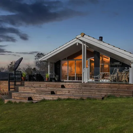 Dom wakacyjny Summer House With A Beautiful View To The Fjord *